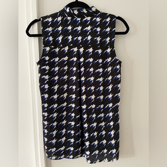 Tommy Hilfiger Tied Collar Patterned Tank - Picture 2 of 5